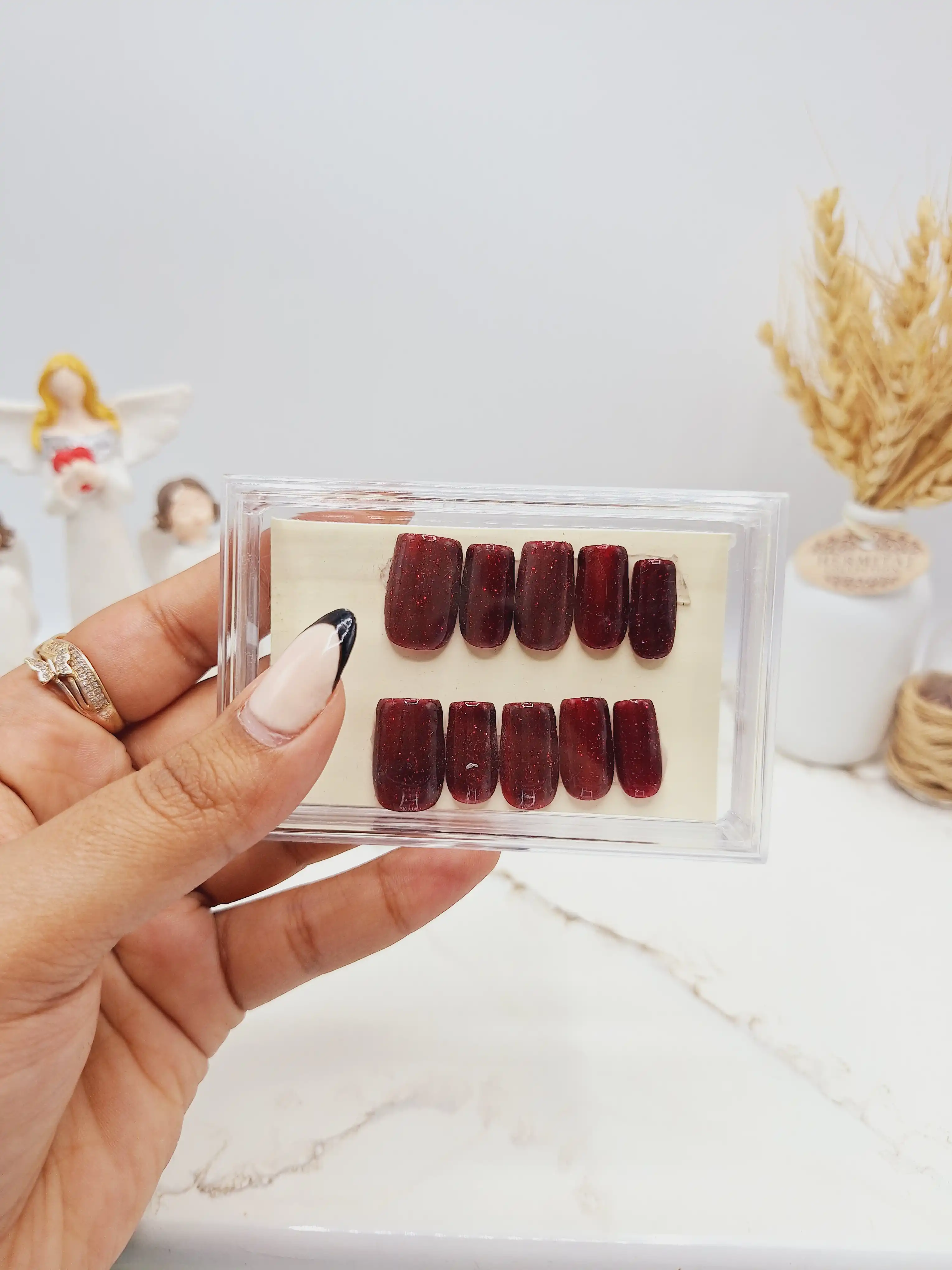 ناخن مصنوعی با مواد کاشت مدل زرشکی شاین دار (به همراه پک اختصاصی)
