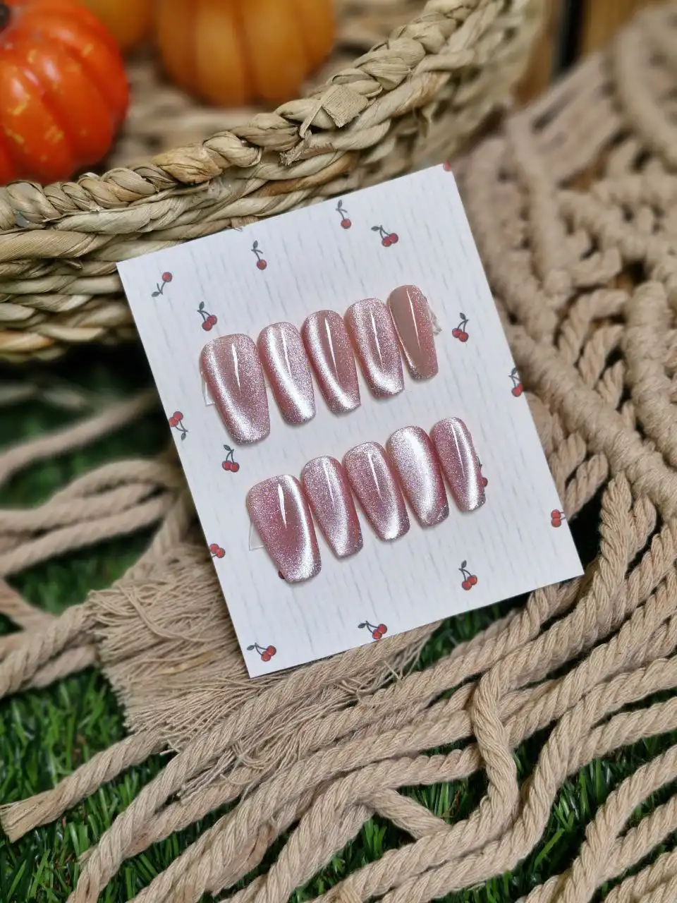 ناخن مصنوعی دست ساز با مواد کاشت مدل  ایس صورتی و نوار دیسکو (به همراه پک اختصاصی)